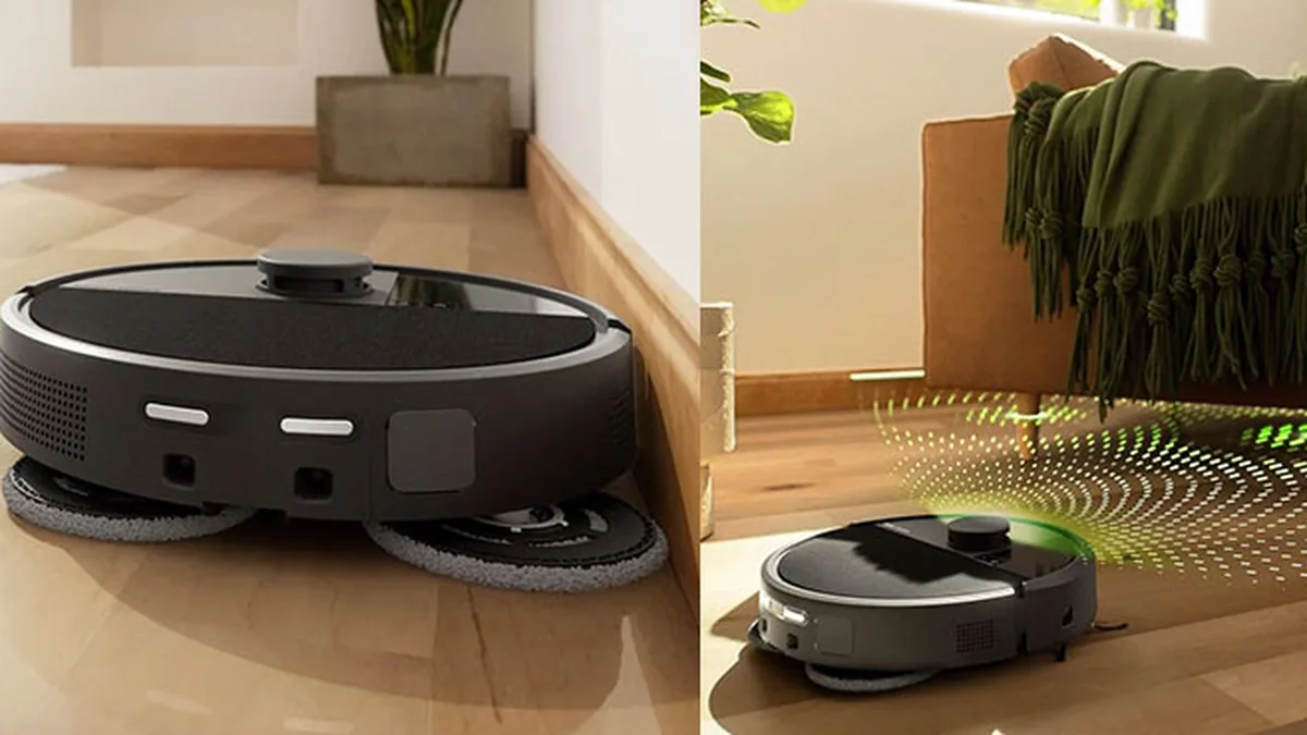 Dessous d'un aspirateur robot montrant ses serpillières, sa brosse et ses capteurs