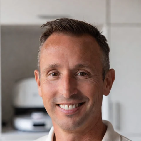 Portrait de Damien Castel, testeur d'aspirateurs robots